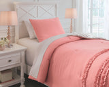 Avaleigh Comforter Set